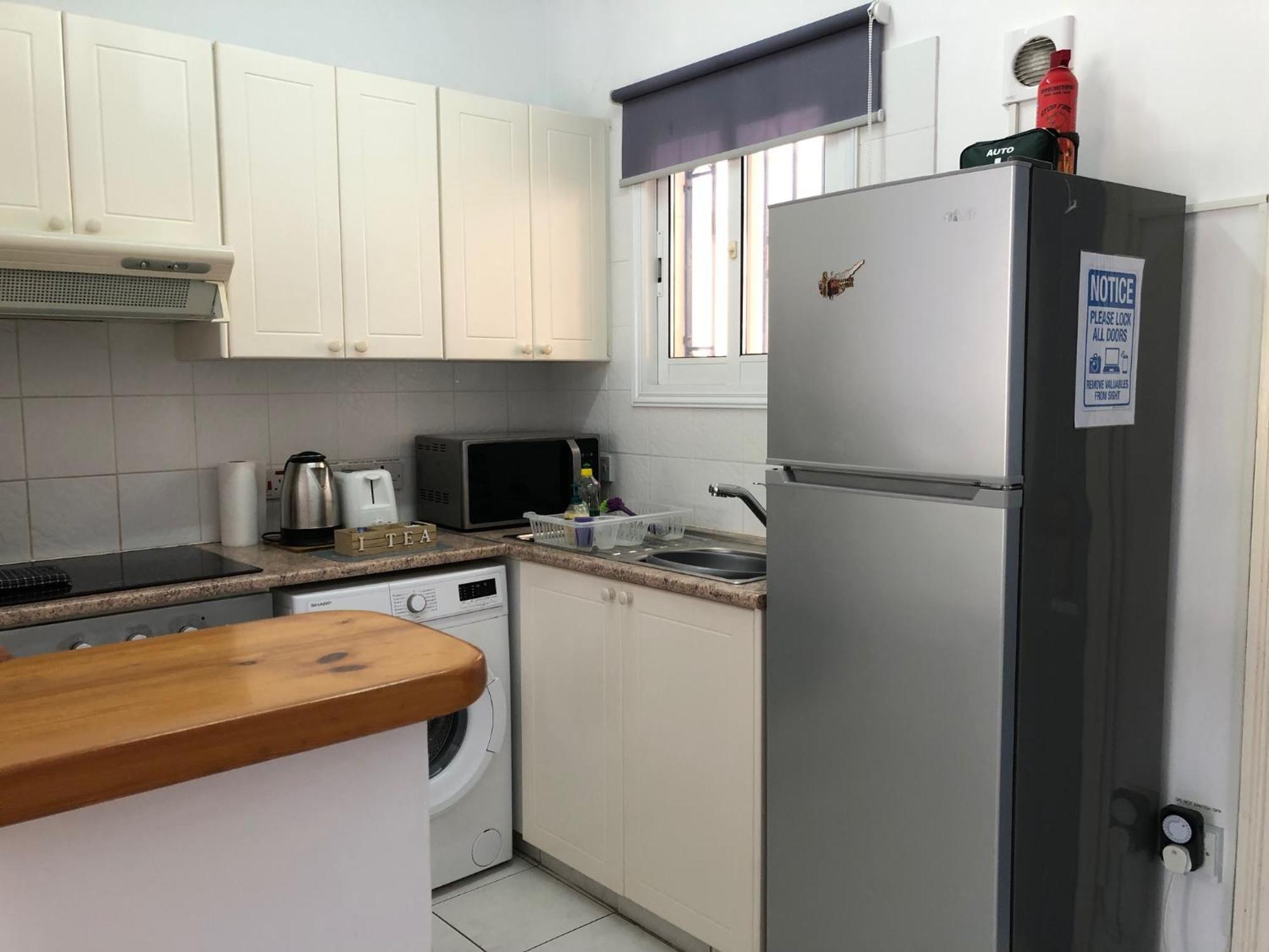 Stylish 1 Bedroom Apartment In Limnaria Gardens Paphos Exterior photo