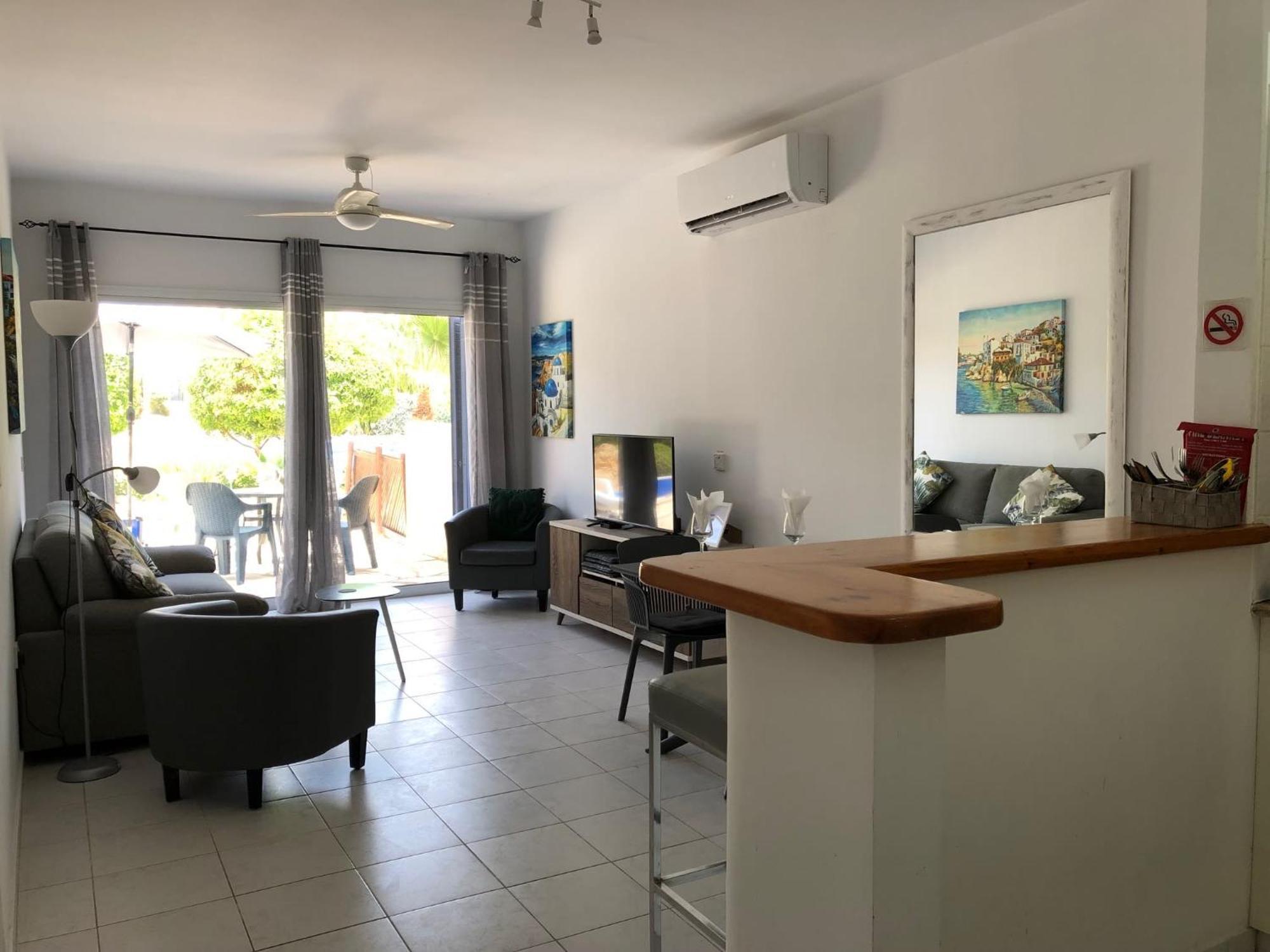 Stylish 1 Bedroom Apartment In Limnaria Gardens Paphos Exterior photo
