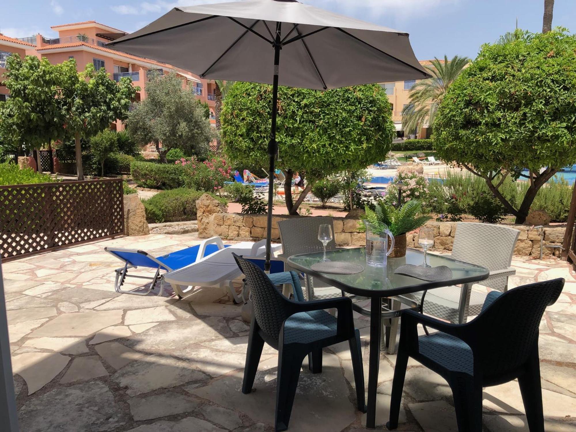 Stylish 1 Bedroom Apartment In Limnaria Gardens Paphos Exterior photo